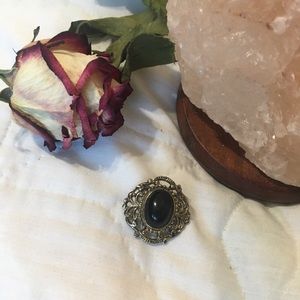 🥀 Black Onyx Vintage Brooch